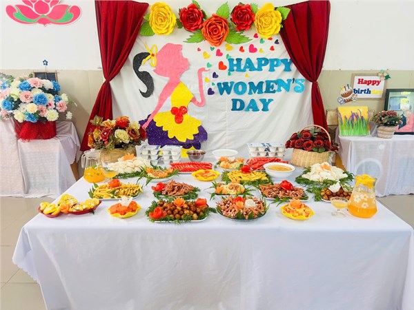 Một số hình ảnh các bạn nhỏ lớp NTD2 tham gia tiệc buffet chào mừng ngày 20/10t